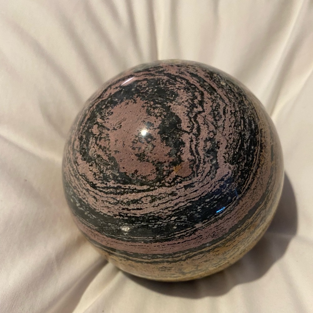 Super Cool Spherical Rock it’s about 5” in diameter very lovely.